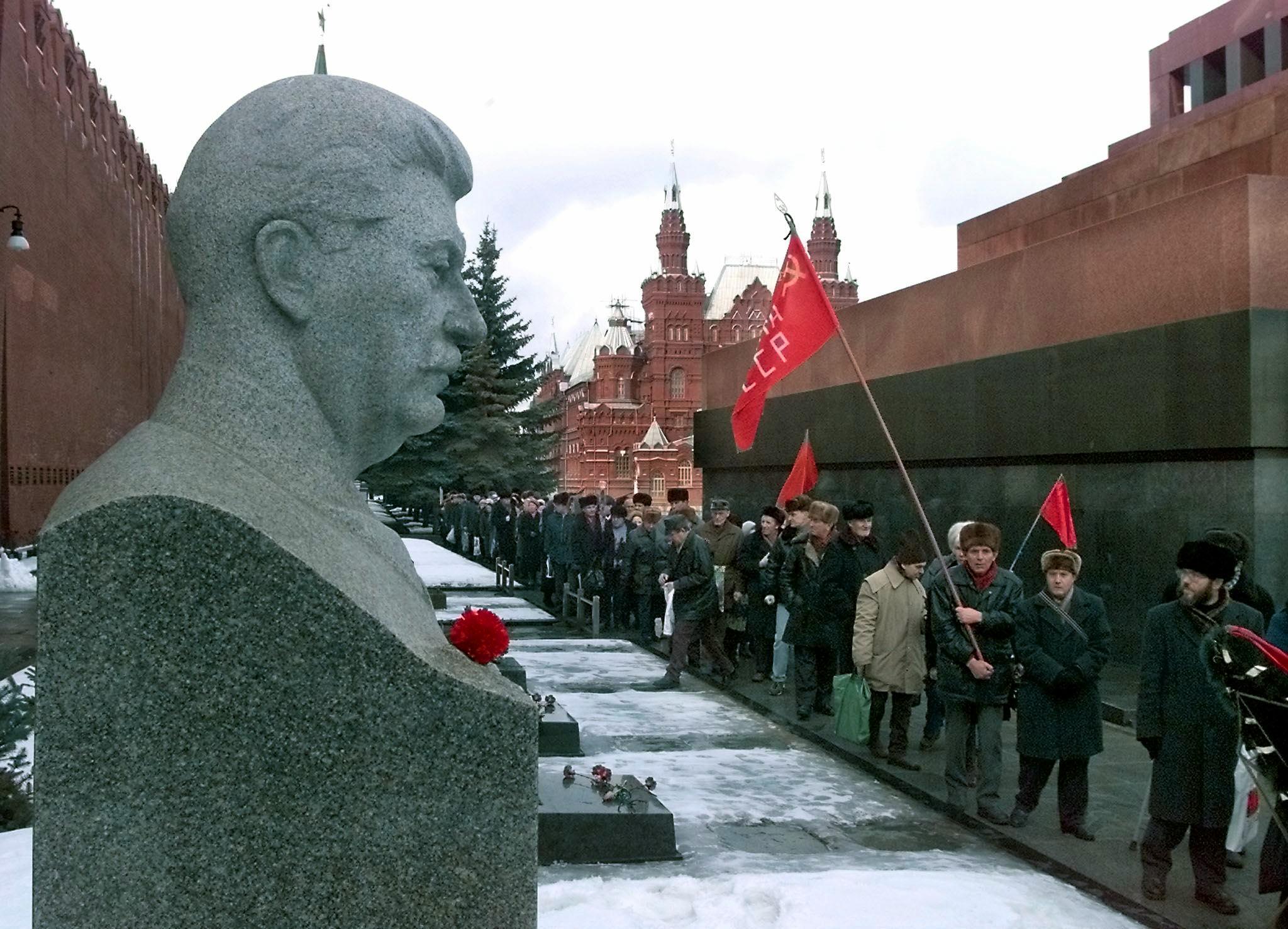 Putini e ka mbushur Rusinë me monumente të Stalinit