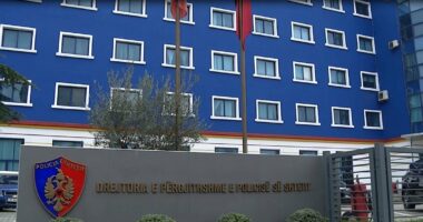 Të dhuruara nga besimtarë, vidhen paratë në objektin e kultit në Tiranë, policia nis hetimet