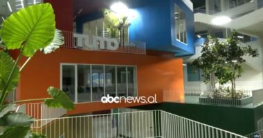 Fëmijët mësojnë në Piramindën e re/ Kurse në tetë disiplina në fushën e inovacionit dhe artit