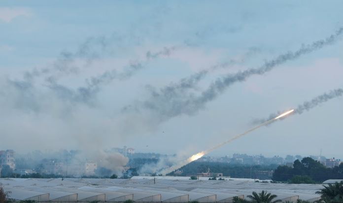 Hamasi lëshon raketa drejt Tel Avivit