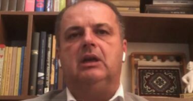 Dha dorëheqjen si deputet/ Nimanbegu: Pjesëmarrja në qeverinë e re, hap i gabuar. Mali i Zi drejt destabilitetit politik