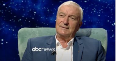 “Kam dhimbje”, Zef Çoba i prekur: Muzika që bëhet sot është zhurmë