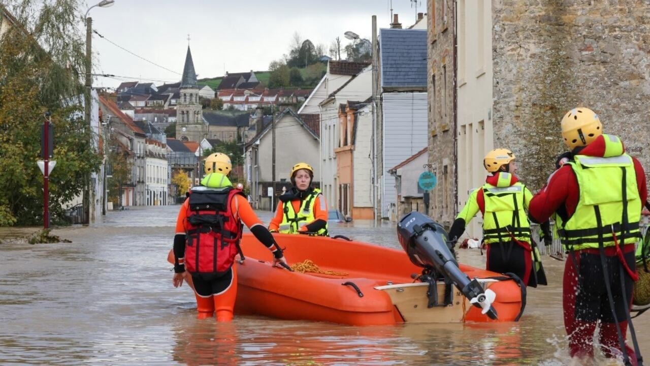 Franca në alarm për shkak të përmbytjeve, mbyllen shkollat