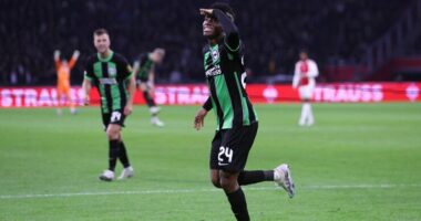VIDEO/ &ldquo;Hark&euml;tar&euml;t&rdquo; ende pa fitore n&euml; Europ&euml;, Ajax mundet n&euml; &ldquo;sht&euml;pi&rdquo; nga &ldquo;pul&euml;bardhat&rdquo; e Brighton
