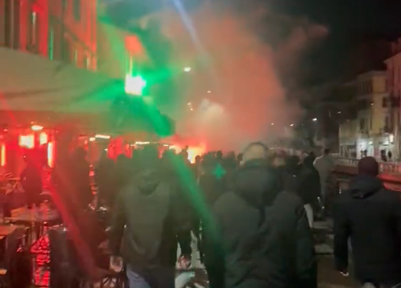 VIDEO/ Përplasen ultrasit e Milan dhe PSG, panik në rrugët e Milanos, plagosen një tifoz i francezëve dhe dy policë