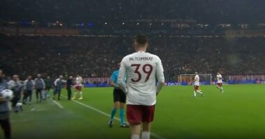 VIDEO/ United &ldquo;gjunj&euml;zon&rdquo; Galatasaray, anglez&euml;t sh&euml;nojn&euml; edhe t&euml; tretin