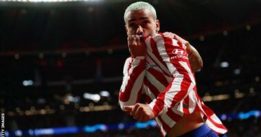 Vet&euml;m 4 gola larg, Griezmann pran&euml; marrjes s&euml; &ldquo;kuror&euml;s&rdquo; te &ldquo;Los Colchoneros&rdquo;