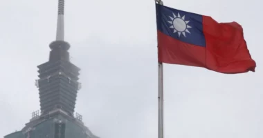 Kina i tregon “dhëmbët” Tajvanit, dërgon 43 avionë ushtarakë pranë ishullit