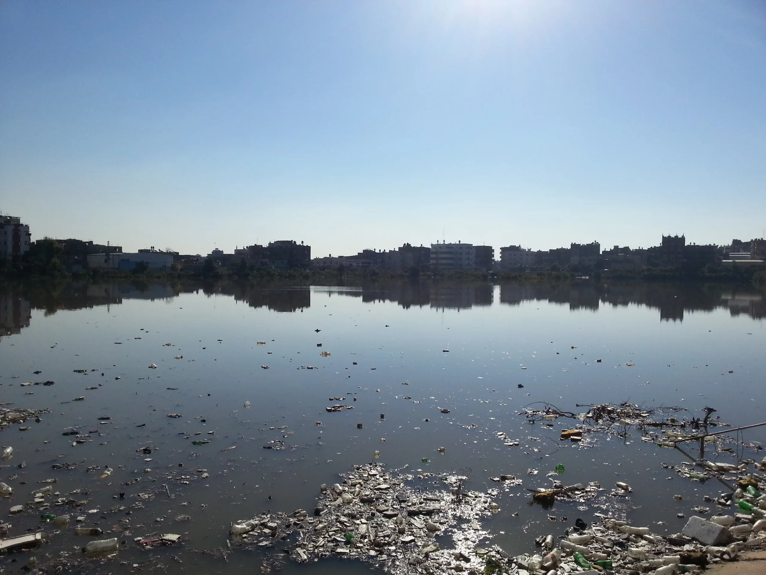 Komuna e Gazës paralajmëron për rrezik përmbytjeje nga liqeni i tejmbushur industrial