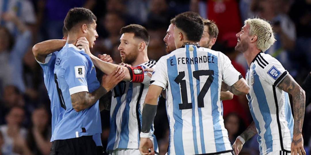 VIDEO/ Përplasjet fizike në Argjentinë-Uruguaji, Messi nuk “kursen” kundërshtarët: Nuk dinë çfarë është respekti