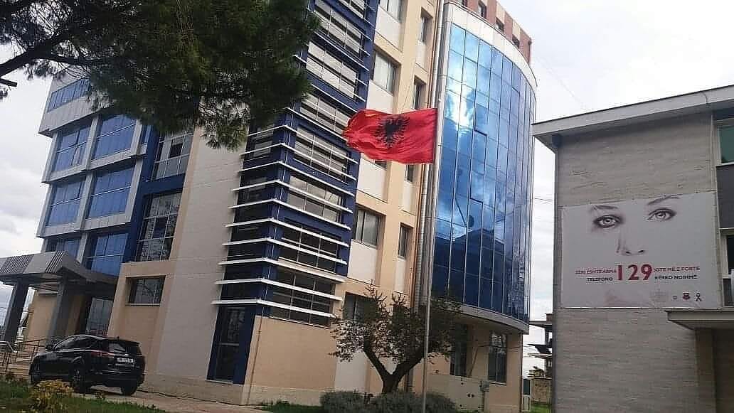 Drejtonte makinën në gjendje të dehur, si pasojë dëmtoi shoferin tjetër, arrestohet 45-vjeçari në Fier