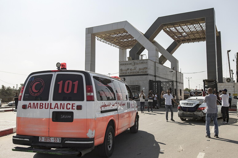 OBSH: Mbi 160 punonjës shëndetësorë vdiqën në detyrë në Gaza