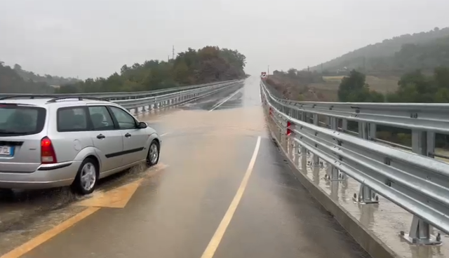 Reshjet e shiut shkaktojnë disa probleme në qarkun Dibër