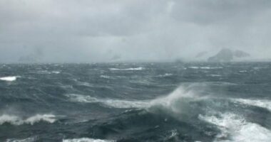 Moti i rënduar vazhdon deri nesër/ Drejtoria e Përgjithshme Detare: Ndalohet dalja në det e mjeteve të vogla lundruese