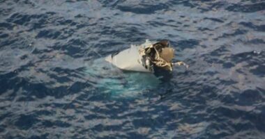 Rrëzimi i avionit amerikan në oqean, gjendet i vdekur një prej 6 ushtarakëve