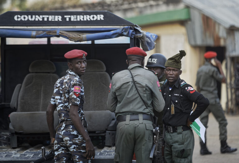 Nigeri/ Banditët e armatosur vrasin një person, rrëmbejnë 150 të tjerë