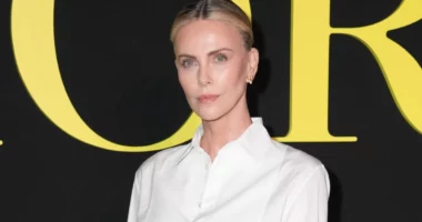 Charlize Theron nuk e kaloi kurrë traumën e përjetuar natën që nëna e saj vrau babain