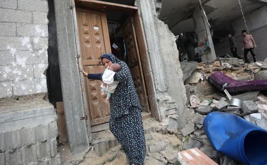 Gratë shtatzëna në Gaza në mëshirë të fatit: “Nuk e di se ku do të lind”