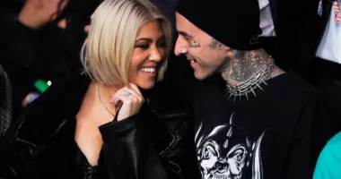 Kourtney Kardashian dhe Travis Barker mirëpresin fëmijën e tyre të parë së bashku