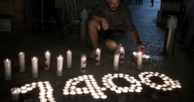Një muaj nga sulmi i Hamasit, Jerusalemi ndriçohet nga 1400 qirinj