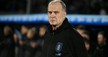 Bielsa ul me “këmbë në tokë” Uruguajin: Fitorja nuk na bën më të fortë se Argjentina, mendjen te ndeshja e radhës