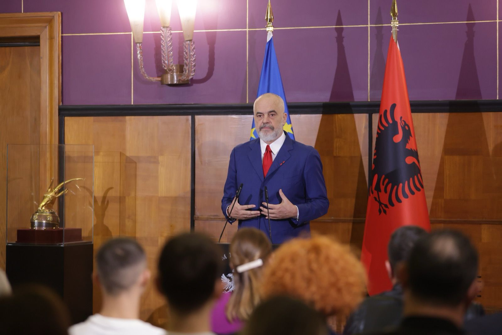 E tani, çfarë do t’i thonë Ramës?!