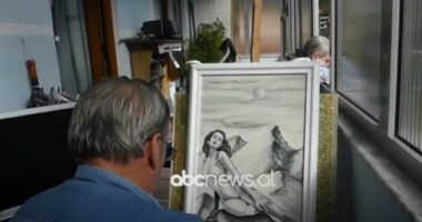 Piktori i nudove/ Agim Jaupaj mes ngjyrave edhe në moshë pensioni: Në komunizëm i fshihja