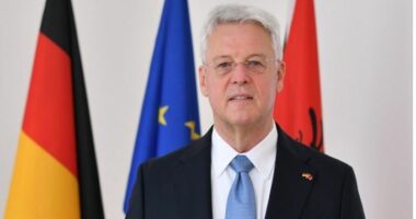 Tym e flak&euml; n&euml; Parlament, ambasadori gjerman: Po ndjek me shqet&euml;sim situat&euml;n n&euml; Shqip&euml;ri!