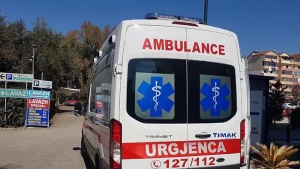 Makina përplas për vdekje 68-vjeçarin nga Lezha