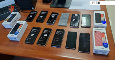 Tregtonte celularë kontrabandë, procedohet pronari i një dyqani në Fier