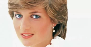Del në ankand këmisha që Princesha Diana ka veshur për fotografitë e fejesës