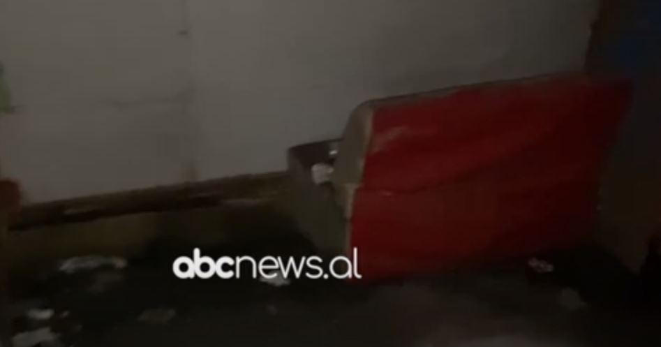 VIDEO/ Foshnja që u gjet e braktisur në gjendje kritike për jetën, nëna e ka lindur në divanin e bodrumit
