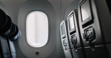 A e dini pse avionët kanë dritare të rrumbullakosura?