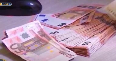 Euro merr tatëpjetën/ Nis javën me rënie, zbret në 104 lekë