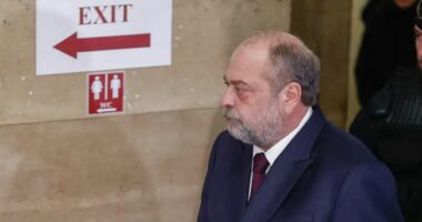 Ministri i Drejt&euml;sis&euml; n&euml; Franc&euml; n&euml; bank&euml;n e t&euml; akuzuarve