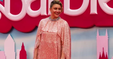 Greta Gerwig vler&euml;sohet si regjisorja e vitit p&euml;r filmin &ldquo;Barbie&rdquo;