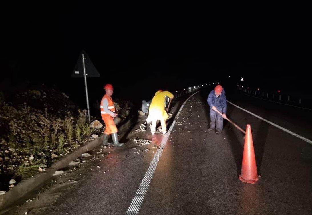 Moti i keq në vend, Ministria e Mbrojtjes: Po punohet për riparimin e urës së Panarit. Të angazhuar për të shmangur çdo rrezik