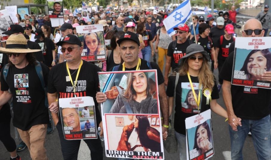 Nga Tel Aviv në Jeruzalem, të afërmit e pengjeve fillojnë marshimin