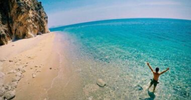 Media polake: Shqipëria, “Maldivet e Evropës” me pamje mahnitëse dhe mot të ngrohtë