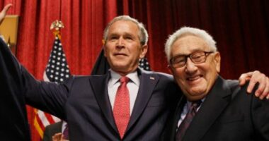 Ndarja nga jeta e Kissinger, George Bush: Një nga zërat më të shquar në politikën e jashtme nuk është më
