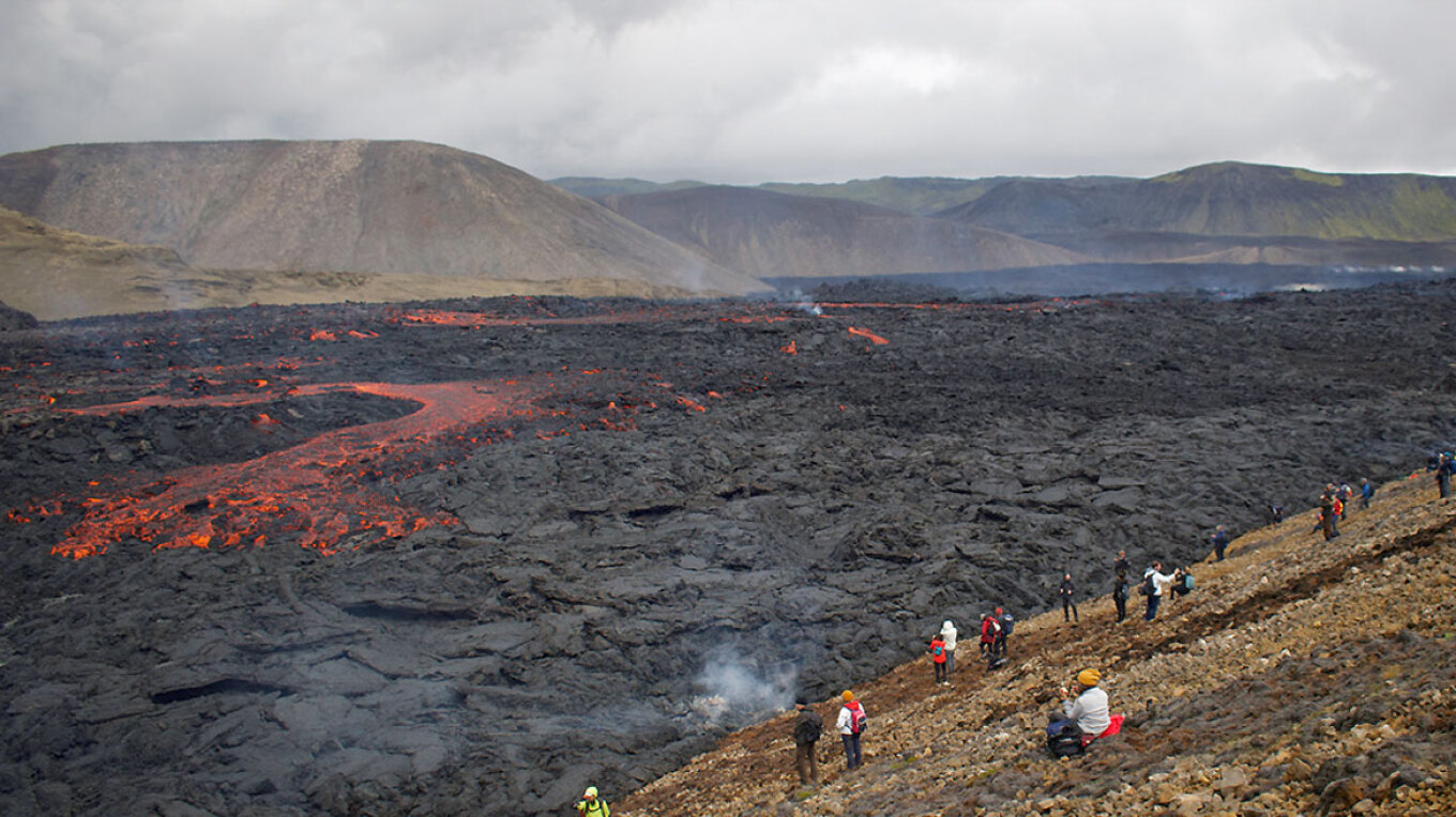 Islanda shpall gjendjen e jashtëzakonshme, evakuon banorët për shkak të kërcënimit të shpërthimit vullkanik