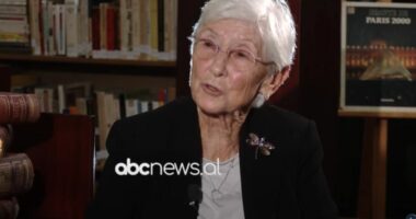 “Babai i vuajti shumë trazirat e ‘97”, e bija e Vedat Kokonës: Kënaqësia më e madhe ishte kur u vlerësua nga ministri francez