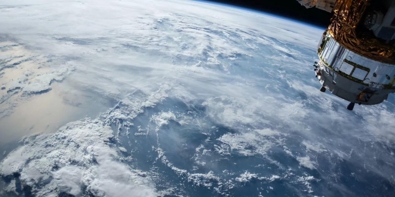 Shkenca ngre shqetësimin: Mbeturinat hapësinore kërcënim serioz për orbitën e Tokës