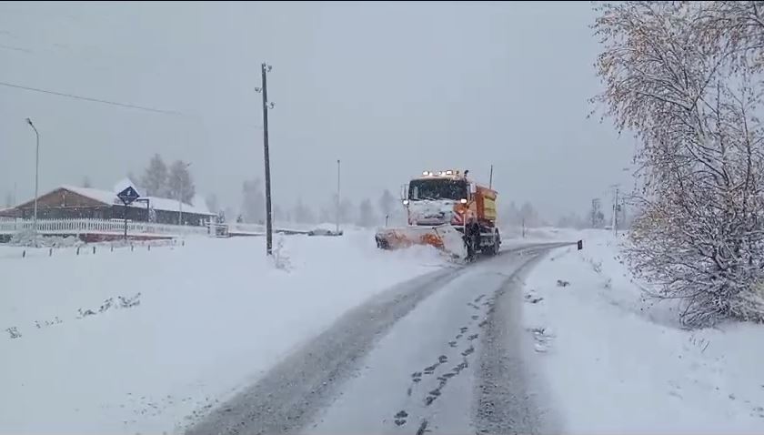 VIDEO/ Dëbora zbardh qarkun e Kukësit, probleme me energjinë elektrike në disa zona