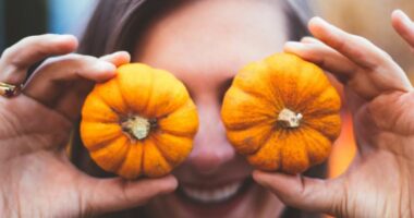 Tre perimet më të mira të vjeshtës për shëndetin e zorrëve