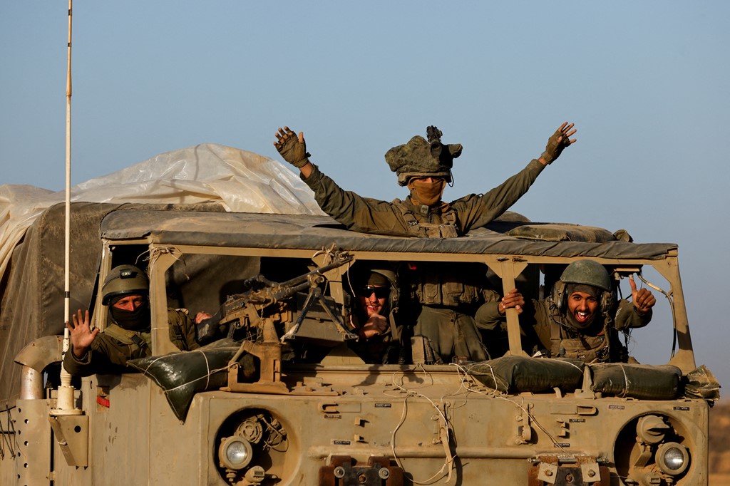 FOTO/ Ushtarët izraelitë largohen nga Gaza