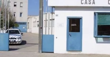 Skena të ngjashme me ato filmave, çifti shqiptar arratiset nga burgu në Itali