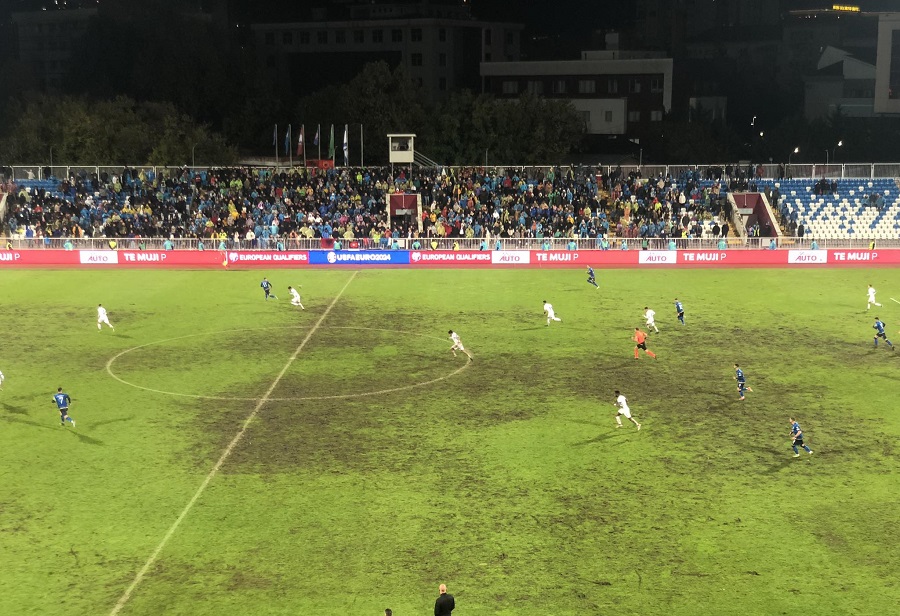 Lojtarët e Izraelit e quajtën “stallë dërrash” fushën e “Fadil Vokrri”, Komuna e Prishtinës reagon për mirëmbajtjen e stadiumit