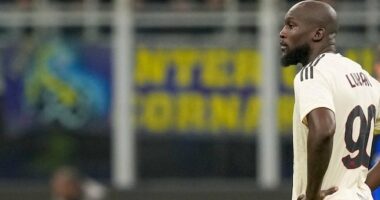 Fyerjet e tifozëve të Interit ndaj Lukakut, klubi zikaltër gjobitet nga federata