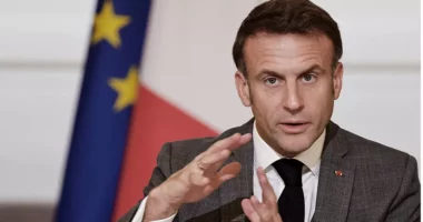 Macron takohet me krerët fetarë të Francës